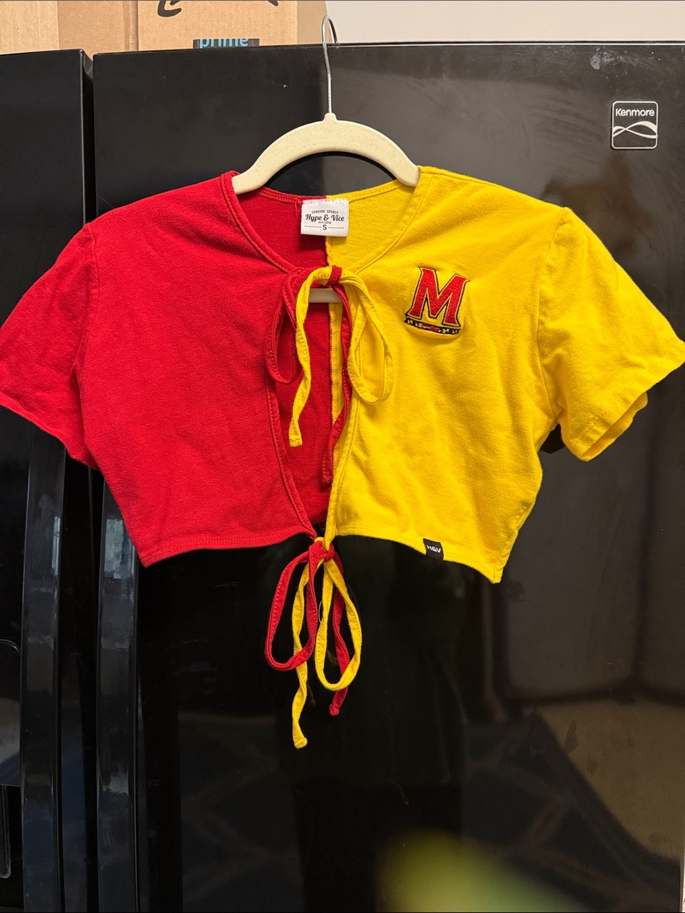 Hype & Vice Women’s UMD Tie-Front Crop Top